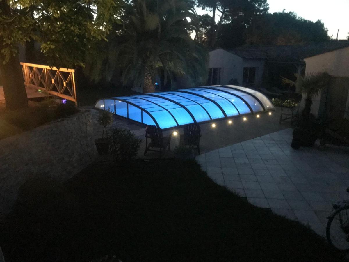 LA MAISON DE LA DUNE - Jacuzzi 1ère séance offerte - Piscine chauffée avec Abri Amovible - Plage située à 200m, accès direct par le bois - Borne VE La Couarde-sur-Mer Exterior foto